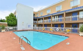 Baymont Inn & Suites Savannah Midtown